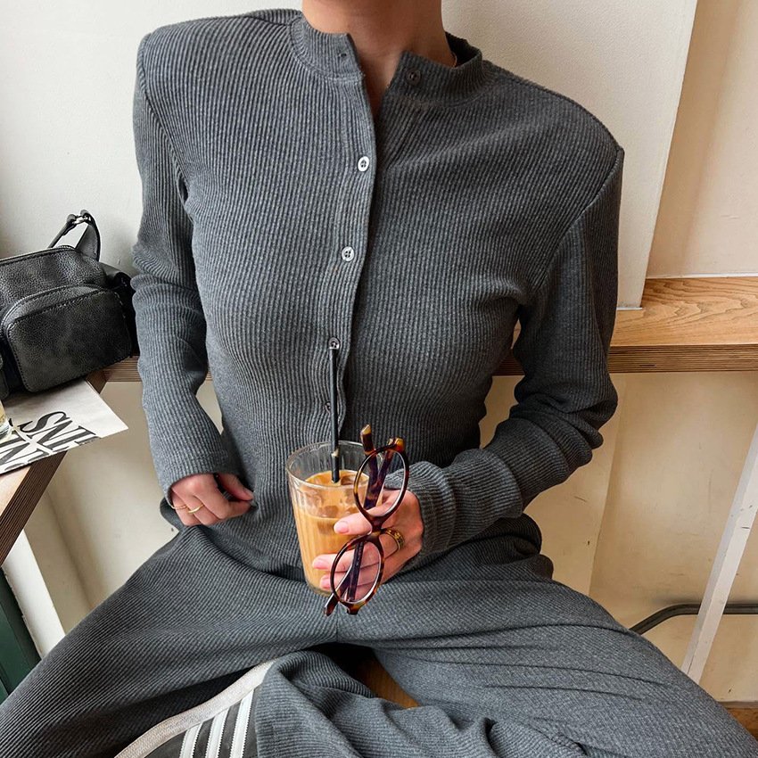 solid color pit button top and trousers suit for women, design, temperament, fashionable commuting solid color pit button top and trousers suit for women, design, temperament, fashionable commuting