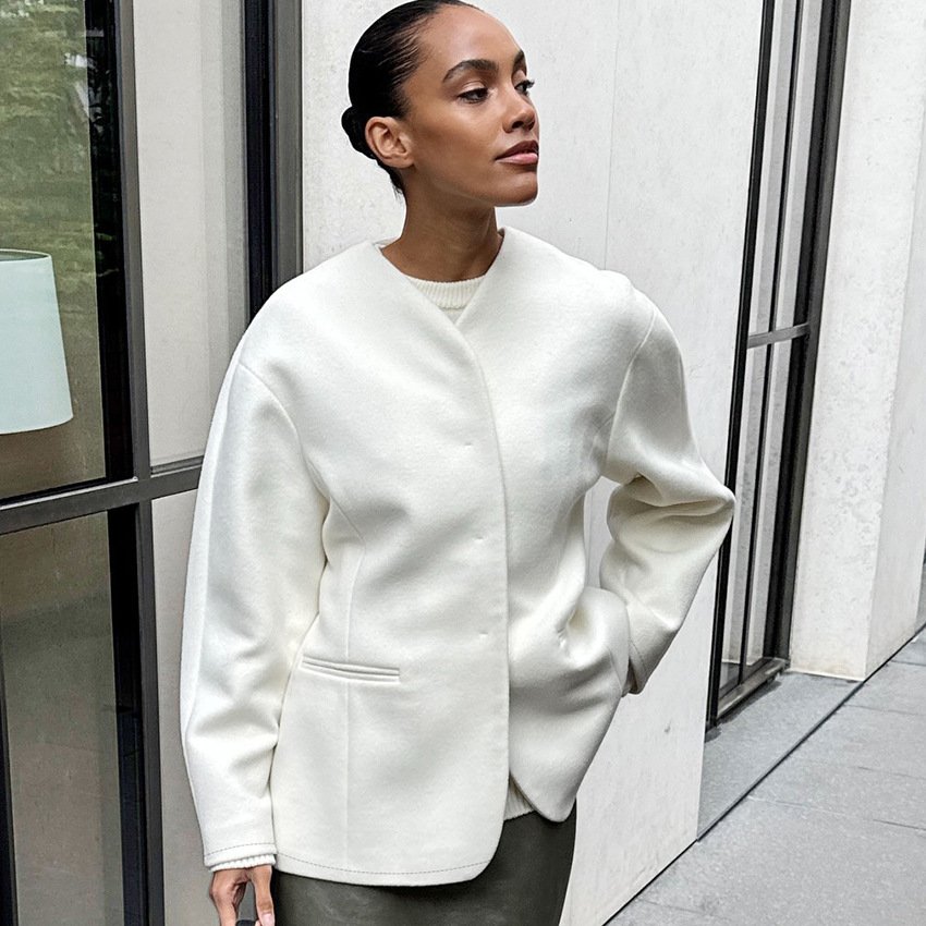 buttoned woolen short coat with small fragrant collar, stylish and stylish commuting design buttoned woolen short coat with small fragrant collar, stylish and stylish commuting design