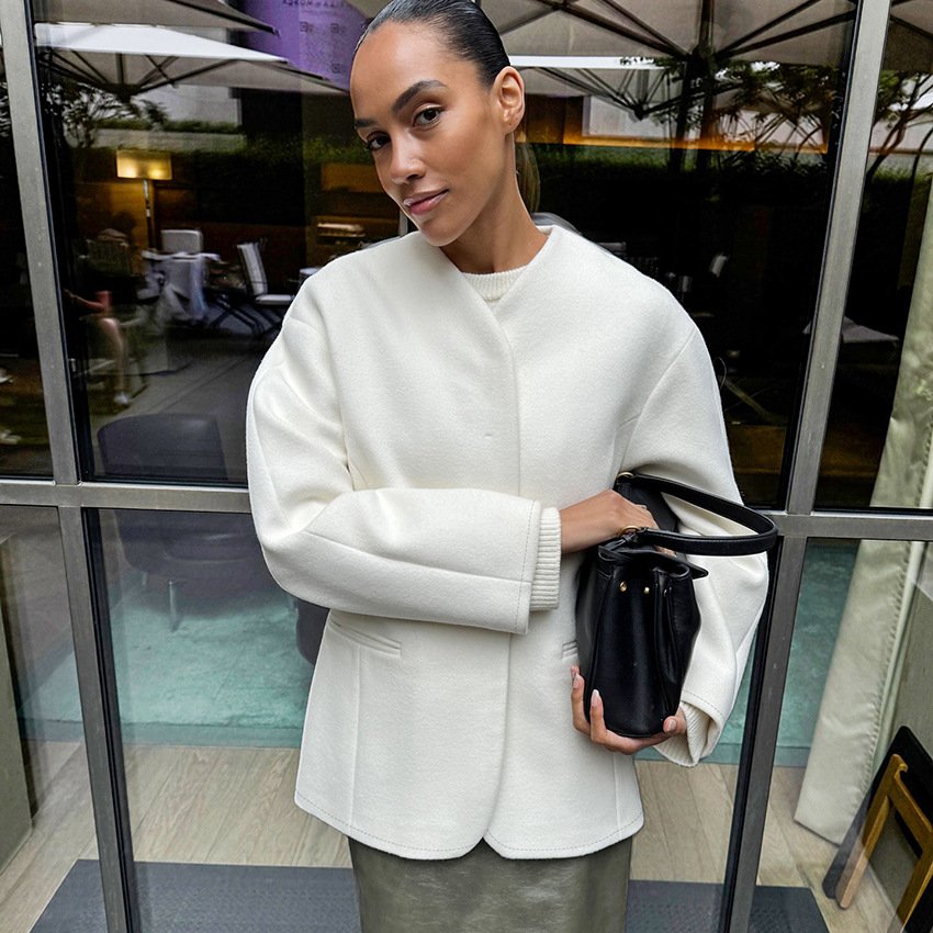 buttoned woolen short coat with small fragrant collar, stylish and stylish commuting design buttoned woolen short coat with small fragrant collar, stylish and stylish commuting design