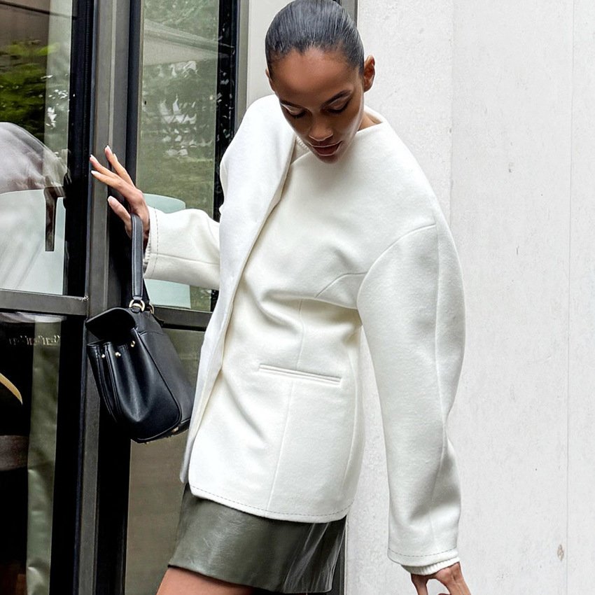 buttoned woolen short coat with small fragrant collar, stylish and stylish commuting design buttoned woolen short coat with small fragrant collar, stylish and stylish commuting design