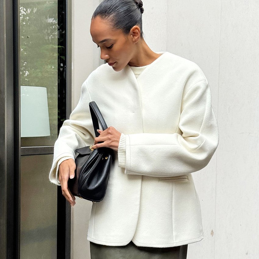 buttoned woolen short coat with small fragrant collar, stylish and stylish commuting design buttoned woolen short coat with small fragrant collar, stylish and stylish commuting design