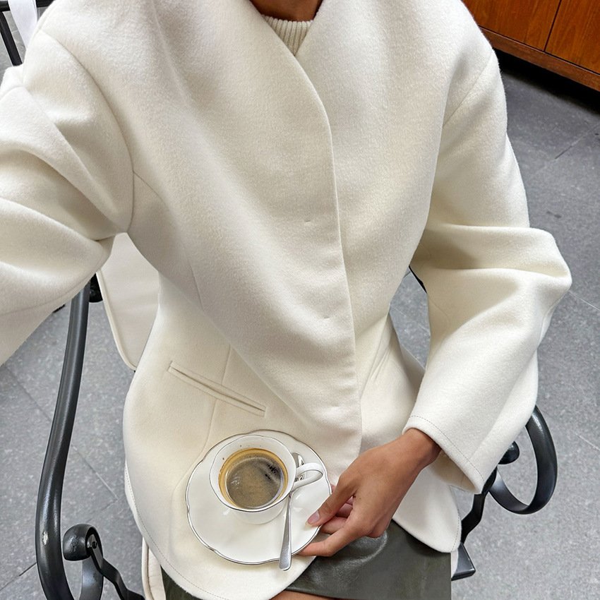 buttoned woolen short coat with small fragrant collar, stylish and stylish commuting design buttoned woolen short coat with small fragrant collar, stylish and stylish commuting design