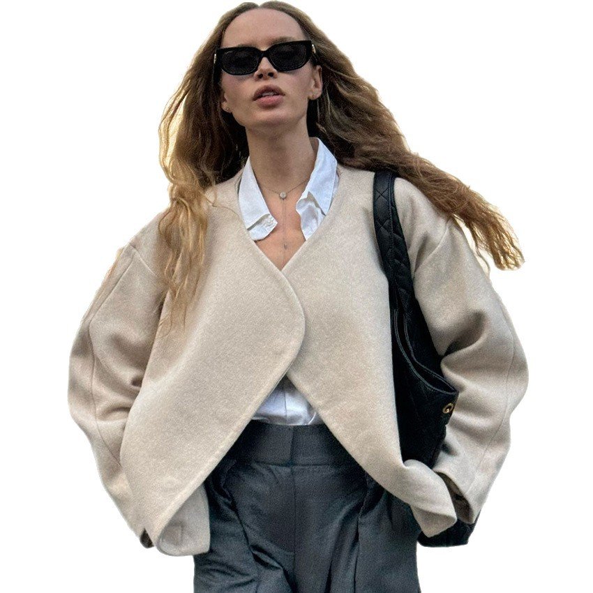 beige woolen coat with xiaoxiangfeng design. loose short jacket. fashionable. beige woolen coat with xiaoxiangfeng design. loose short jacket. fashionable.