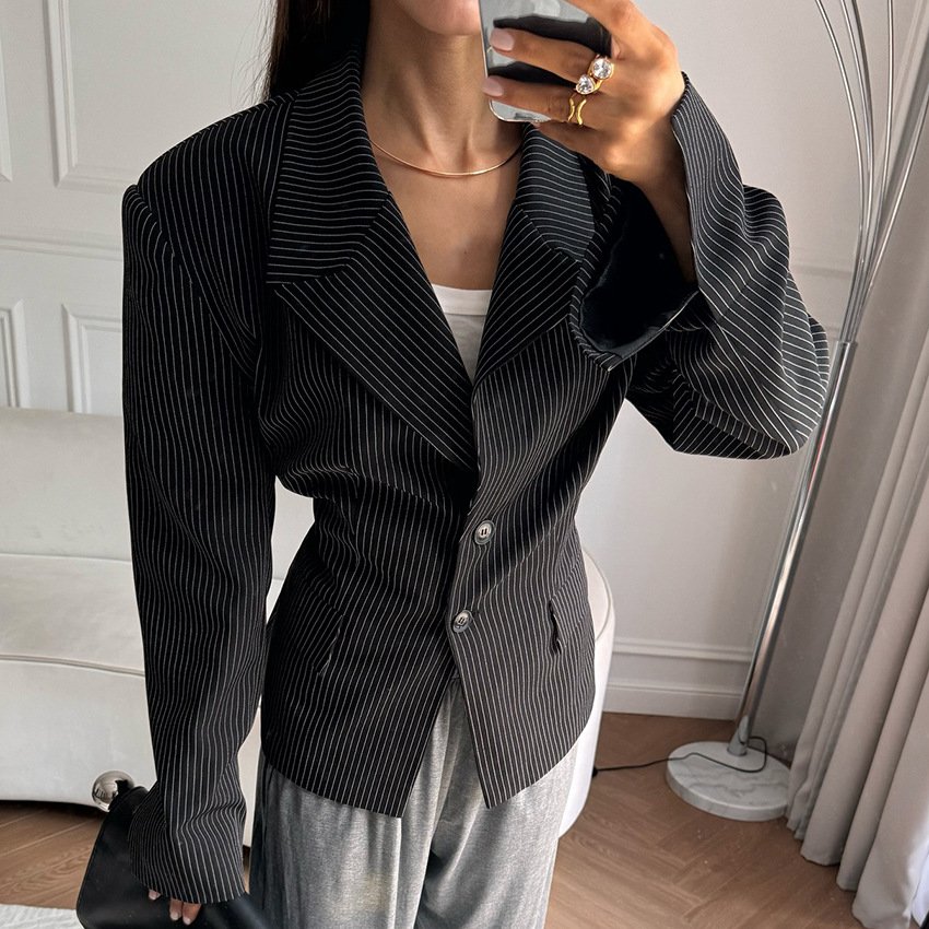 high end waisted and slim fitting striped blazer, designed to be stylish and stylish for commuting high end waisted and slim fitting striped blazer, designed to be stylish and stylish for commuting